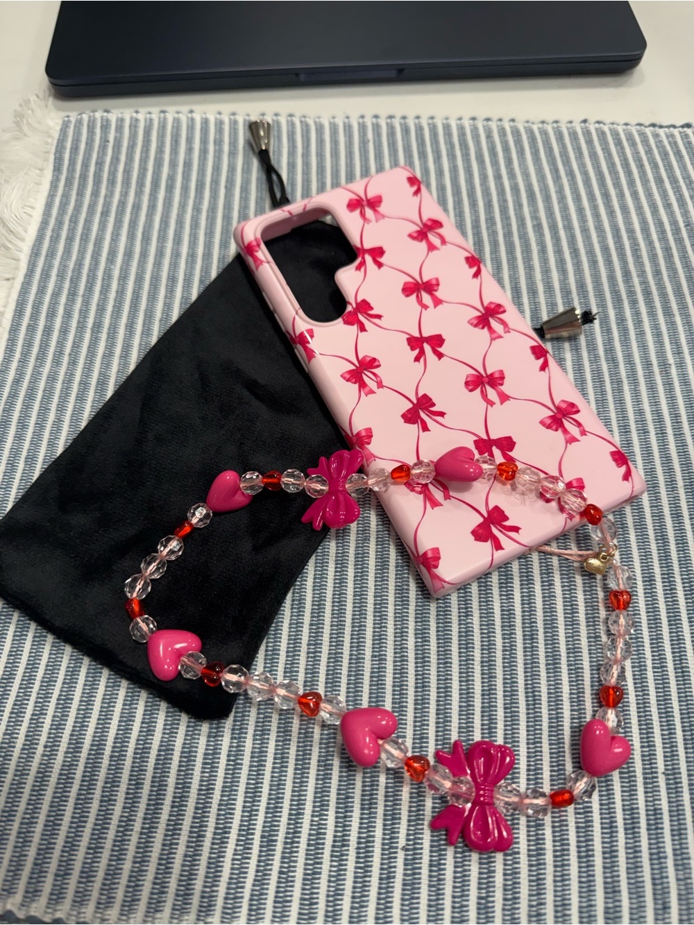 Velvet Caviar- S23Ultra- Pink Bow Print Phone Case with Beaded Heart Strap